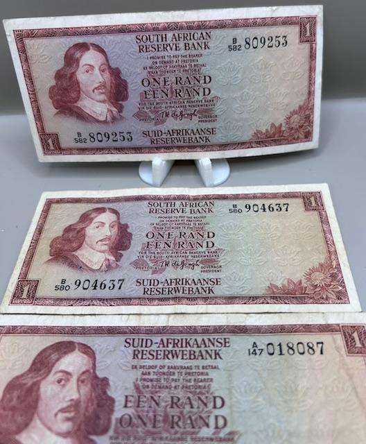 FOUR DE JONGH ONE RAND NOTES 2 X first and 2 X second series (Different in size) F and EF