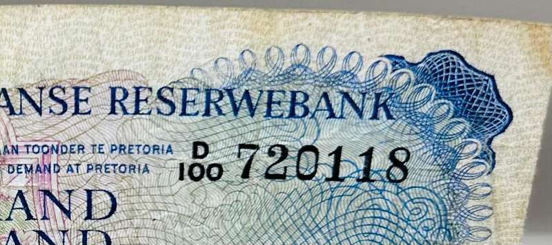 TWO RAND TW DE JONGH 2nd issueRARE D100 PREFIX (FINE SEE IMAGES)