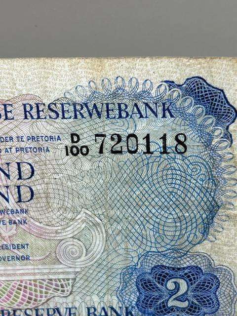 TWO RAND TW DE JONGH 2nd issueRARE D100 PREFIX (FINE SEE IMAGES)