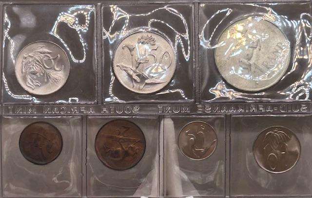  1969 SA MINTPACK AFRIKAANS WITH SILVER R1 (SCARES ONLY 2500 IN MINT PACKS NOT A LOT LEFT)