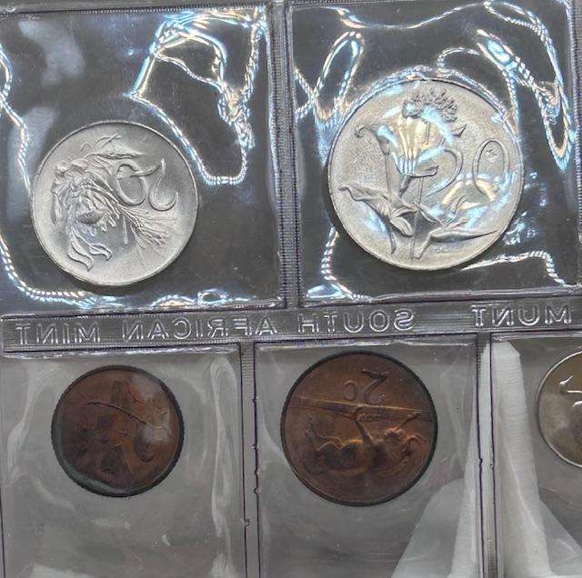  1969 SA MINTPACK AFRIKAANS WITH SILVER R1 (SCARES ONLY 2500 IN MINT PACKS NOT A LOT LEFT)