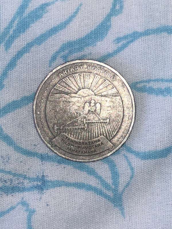 Rare 1983 Repoblika Demokratika Malagasy (Madagascar) 20 Ariary Coin