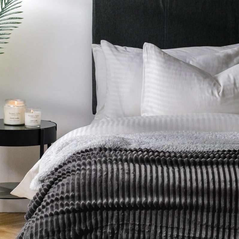 Luxurious Sherpa Fleece Blanket black
