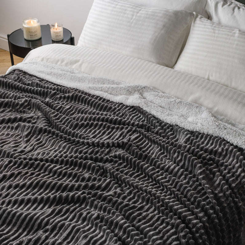 Luxurious Sherpa Fleece Blanket black