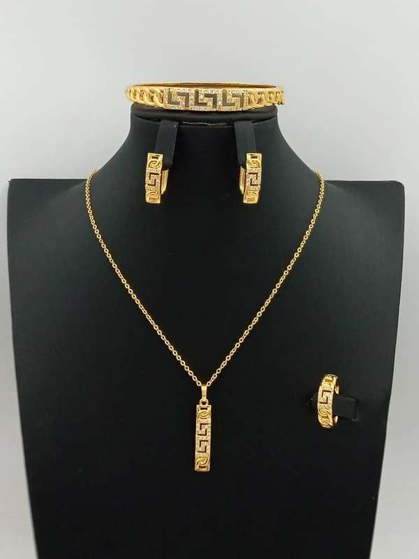 Women's Exquisite Vintage Leaf Jewelry Set with Sparkling Synthetic Zirconia, Four-Piece Set