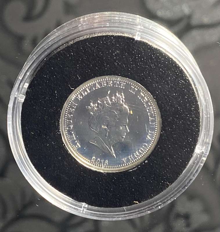 Remembrance Day  1 Pound Solid Silver Proof Coin (Tristan da Cunha)
