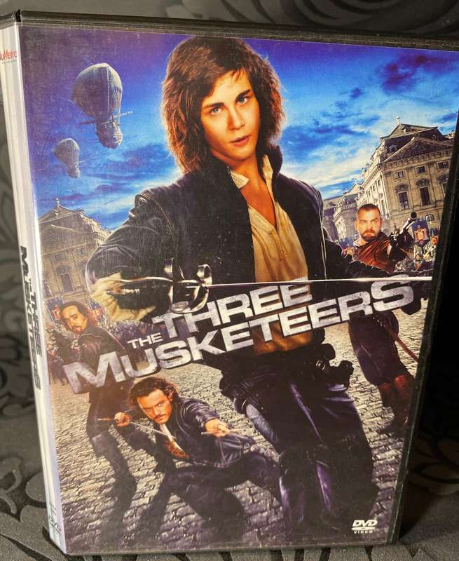 The Three Musketeers (DVD)  Action, Adventure & Classic Drama