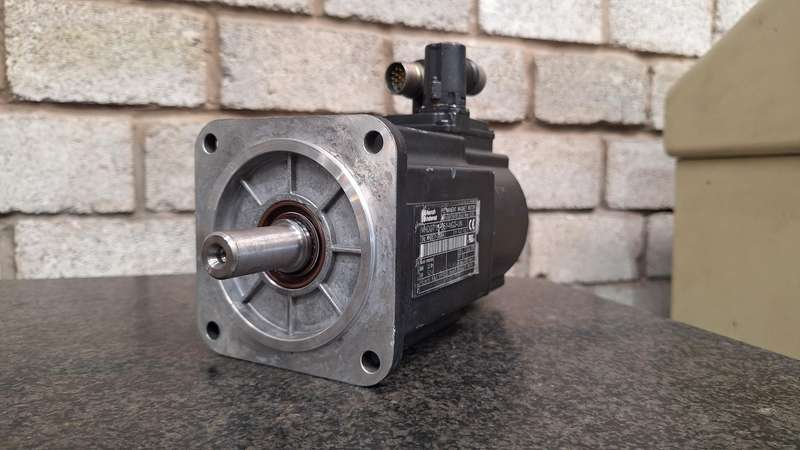 Rexroth Indramat Permanent Magnet Servo Motor MHD071A-061-NG0-UN  Tested & Working