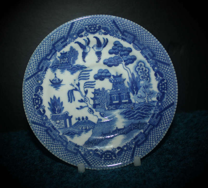 1940's Small VINTAGE  Blue and White  saucer made in occupied Japan - 142mm