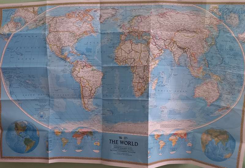 1988 Folded Map of The World Published By National Geographic 73cmx106cm