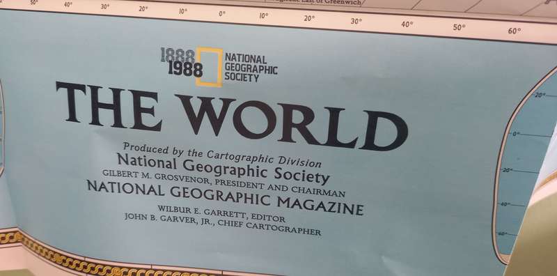 1988 Folded Map of The World Published By National Geographic 73cmx106cm