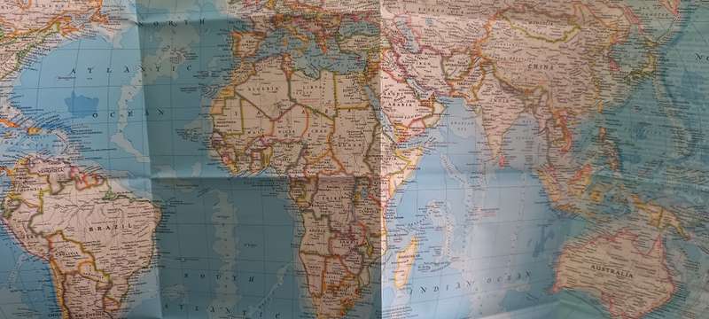 1988 Folded Map of The World Published By National Geographic 73cmx106cm