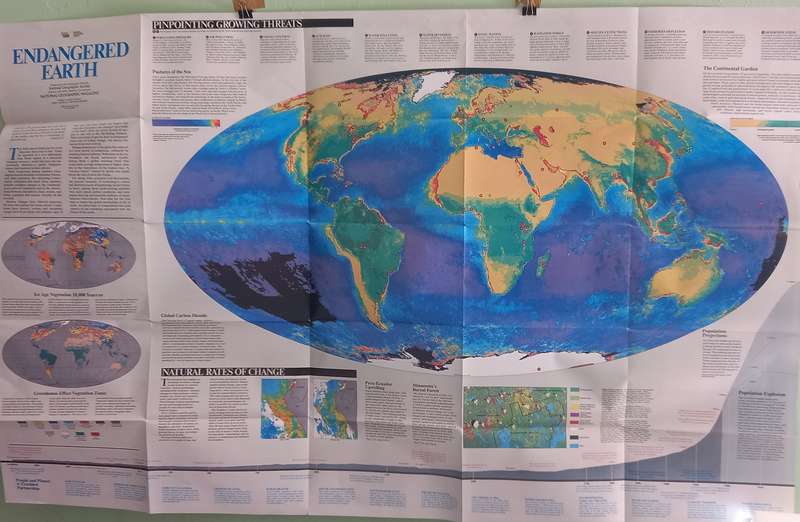 1988 Folded Map of The World Published By National Geographic 73cmx106cm