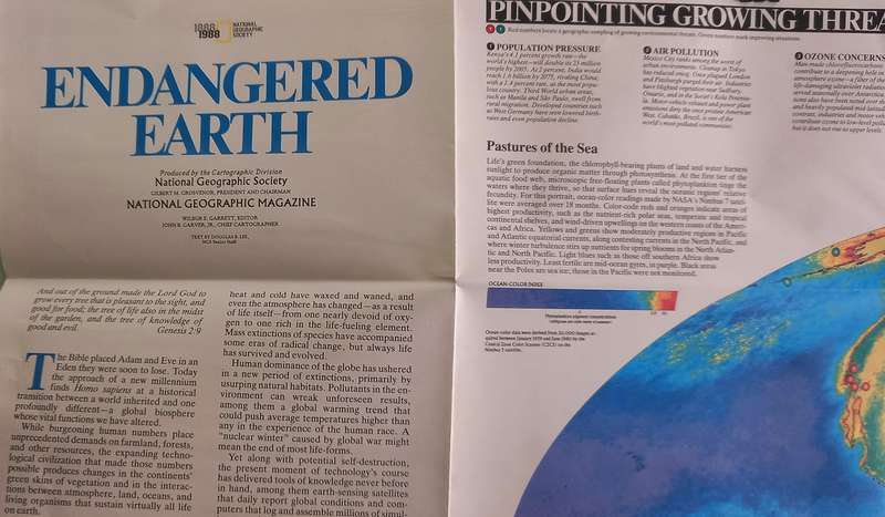 1988 Folded Map of The World Published By National Geographic 73cmx106cm