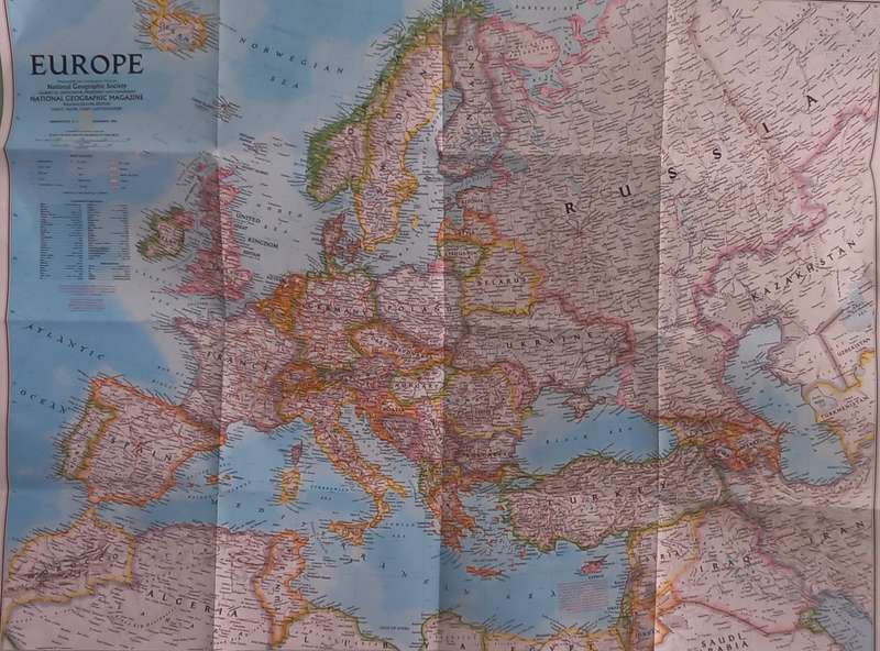 1992 Folded Wall Map of Europa Published By National Geographic 73cmx57cm