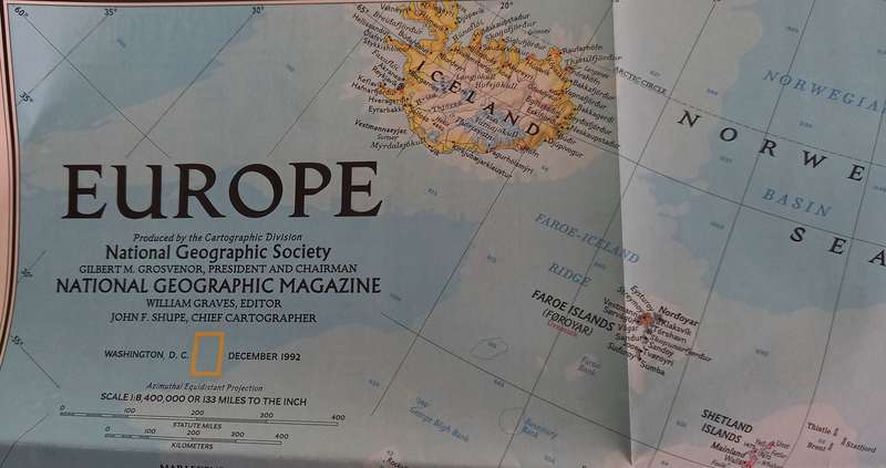 1992 Folded Wall Map of Europa Published By National Geographic 73cmx57cm