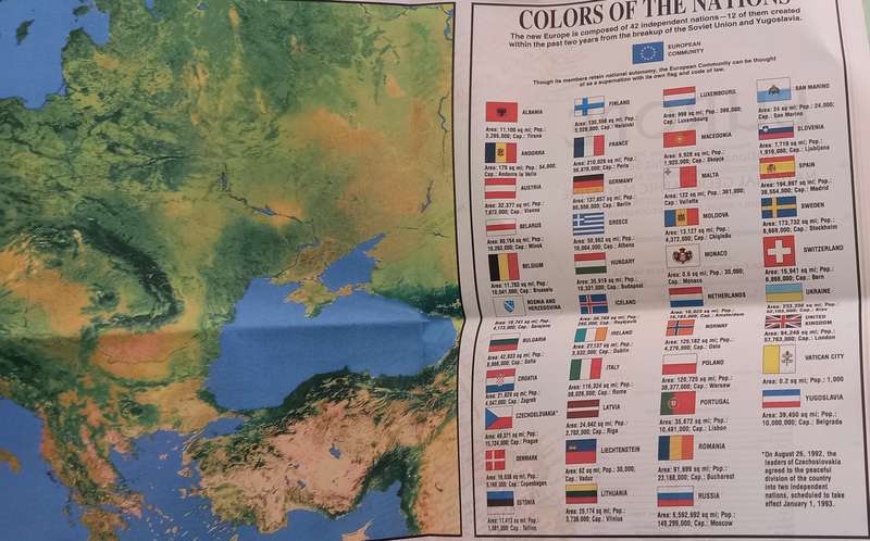 1992 Folded Wall Map of Europa Published By National Geographic 73cmx57cm
