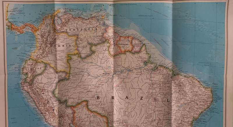 1992 Folded Wall Map of South America Published By National Geographic 51cmx71cm