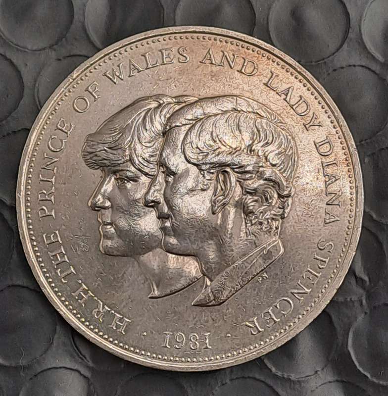 1981 United Kingdom 25 New Pence - Elizabeth II Royal Wedding