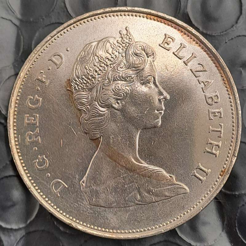 1981 United Kingdom 25 New Pence - Elizabeth II Royal Wedding