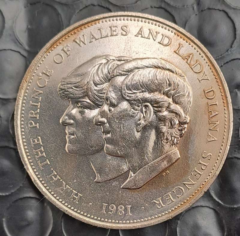 1981 United Kingdom 25 New Pence - Elizabeth II Royal Wedding