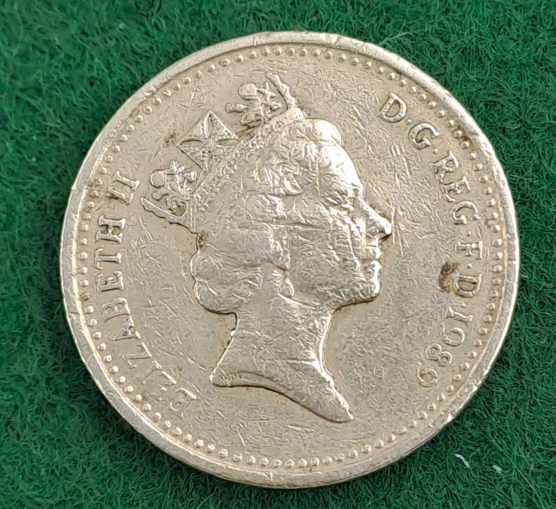 1989  United Kingdom 1 Pound - Elizabeth II 3rd portrait,Scottish Thistle