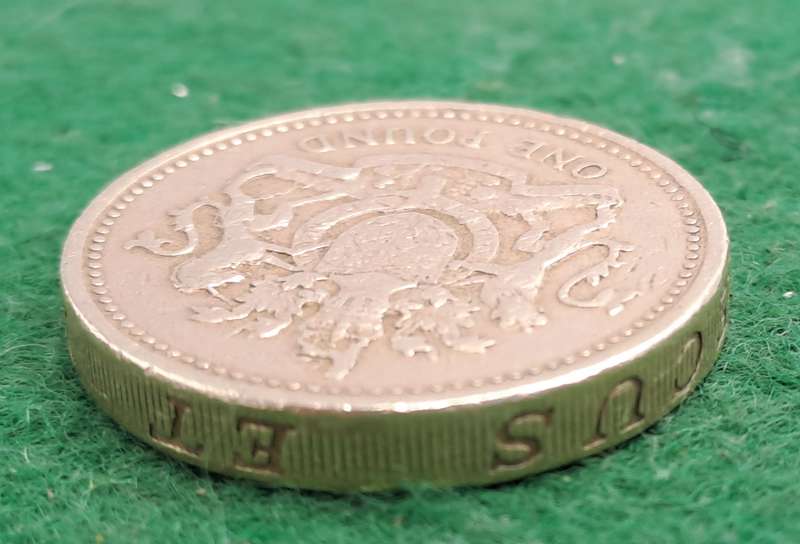 1983 United Kingdom 1 Pound - Elizabeth II 2nd portrait, Royal Arms