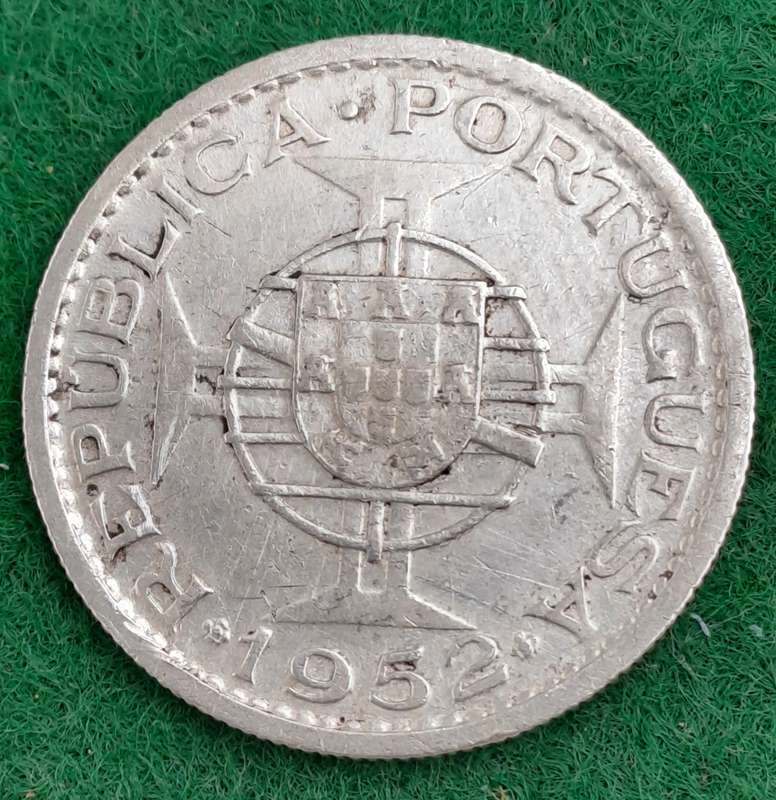 Rare!!!!  1952 Mozambique  (Silver .720) 10 Escudos