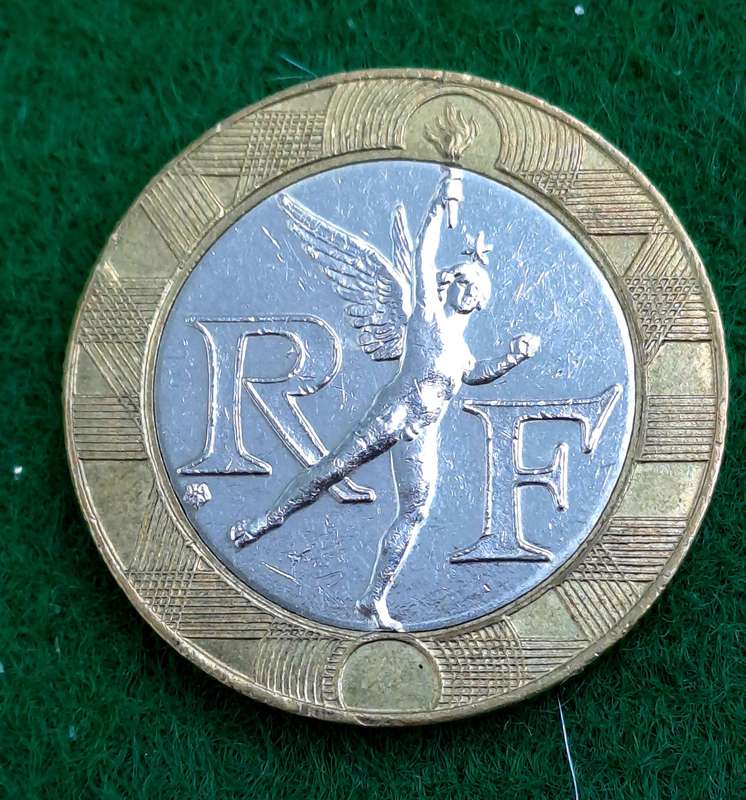 2000 France 10 Francs-Bimetallic: nickel center in aluminium bronze