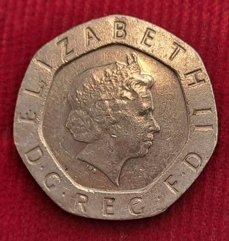 2000 United Kingdom  20 Pence - Elizabeth II Our Lady of Europa, head with tiara
