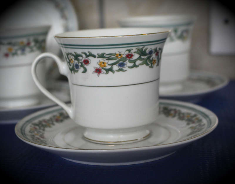 Vintage Elegance Verde Collection 5 Due`s and 1 extra saucer 2 tiny chips see photo
