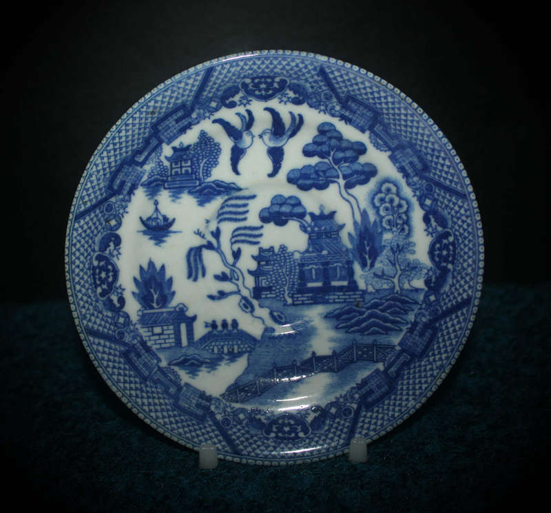 1940's Small VINTAGE  Blue and White  saucer made in occupied Japan - 142mm