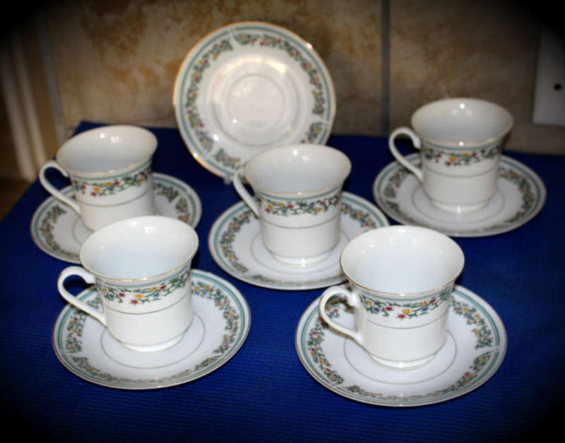 Vintage Elegance Verde Collection 5 Due`s and 1 extra saucer 2 tiny chips see photo
