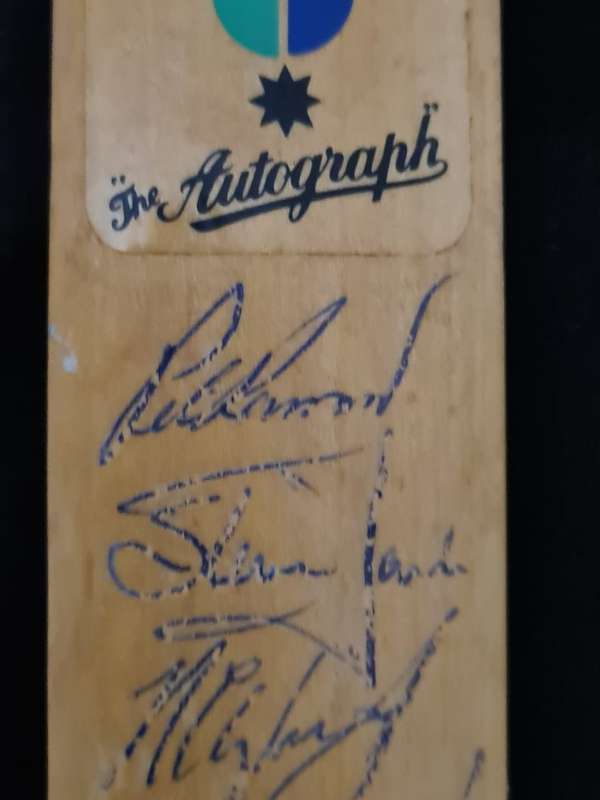 Minature GM Bat Autographed SA Cricket team 1995