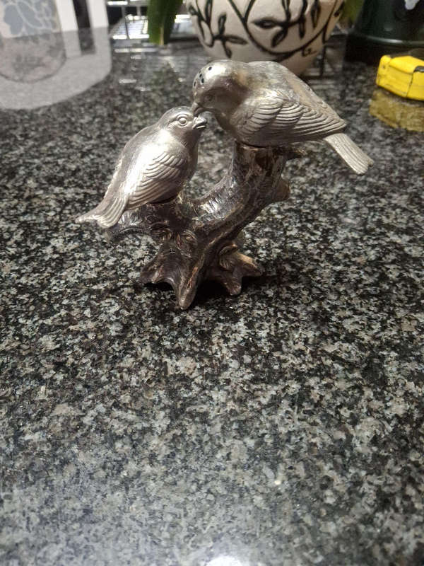 Salt and pepper Birds on a treestump set
