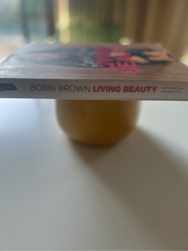 Bobbi Brown - Living Beauty
