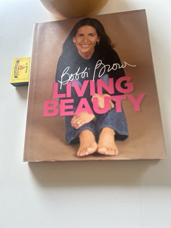 Bobbi Brown - Living Beauty