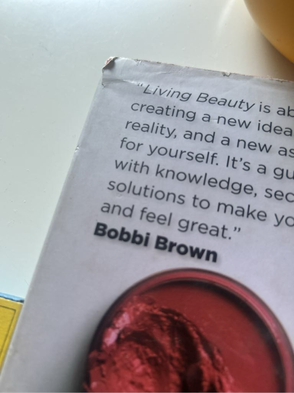 Bobbi Brown - Living Beauty