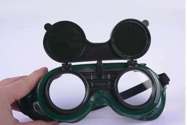 Safety Goggles (Power Tool, Laboratory)!