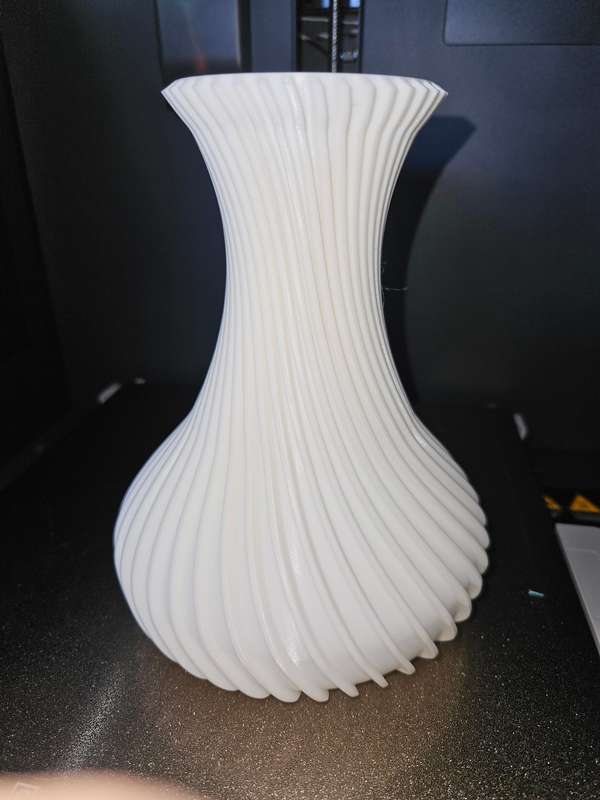 Spiral vase, smooth inside