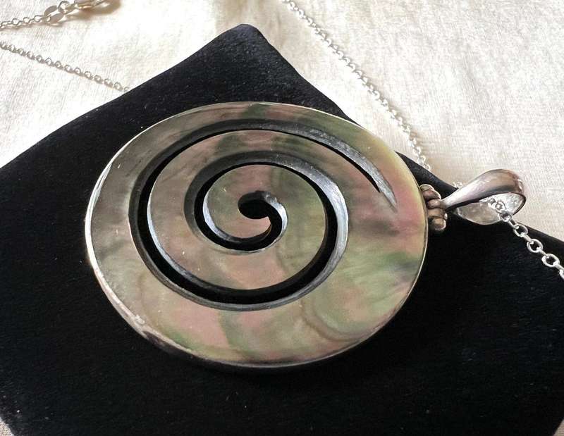 Vintage Sterling Silver Necklace w/ Large Iridescent Mother of Pearl Swirl Pendant