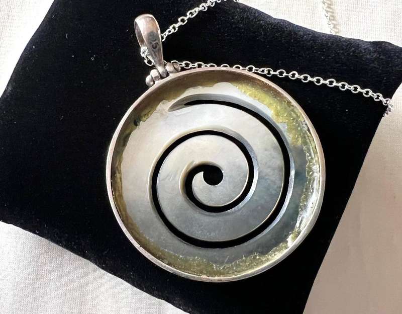 Vintage Sterling Silver Necklace w/ Large Iridescent Mother of Pearl Swirl Pendant