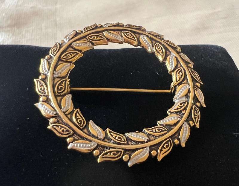c1960s Vintage Gold Tone & Silver Tone Damascene LAUREL WREATH Brooch * Made in SPAIN