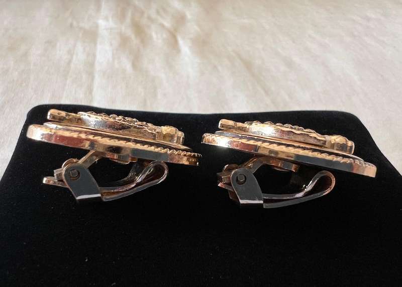1960s Vintage Oval Gold Tone BALLERINA DANCER Clip Earrings by GLOBUS FOREIGN
