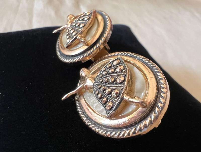 1960s Vintage Oval Gold Tone BALLERINA DANCER Clip Earrings by GLOBUS FOREIGN