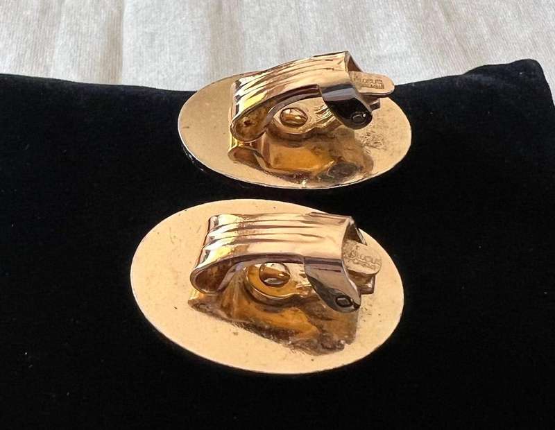 1960s Vintage Oval Gold Tone BALLERINA DANCER Clip Earrings by GLOBUS FOREIGN
