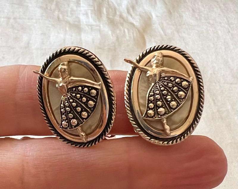 1960s Vintage Oval Gold Tone BALLERINA DANCER Clip Earrings by GLOBUS FOREIGN