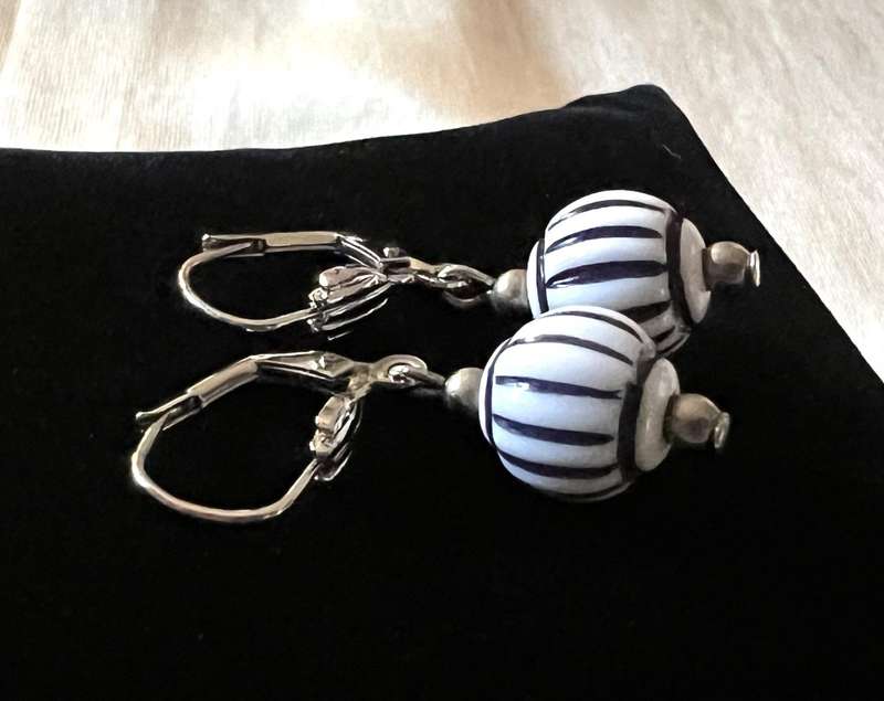 1980s Vintage Silver Tone White & Blue Glass Beads Pierced Earrings
