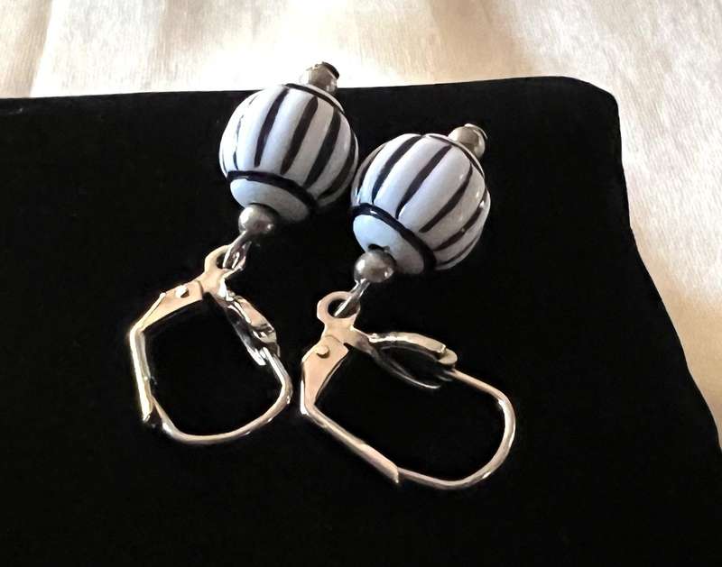 1980s Vintage Silver Tone White & Blue Glass Beads Pierced Earrings