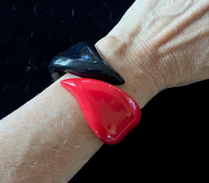 1980s Vintage Retro Black & Red Plastic Clamper Bracelet